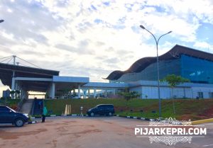 Halaman parkir Bandara Raja Haji Fisabilillah Tanjungpinang (foto: aji/pijarkepri.com)