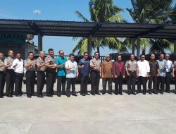 Ketua DPRD Kepri Jumaga Nadeak bersama Kapolda Kepri Didid Widjanardi mendekralasikan anti hoax Indonesia. (Foto: pijarkepri.com)