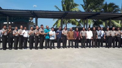 Ketua DPRD Kepri Jumaga Nadeak bersama Kapolda Kepri Didid Widjanardi mendekralasikan anti hoax Indonesia. (Foto: pijarkepri.com)