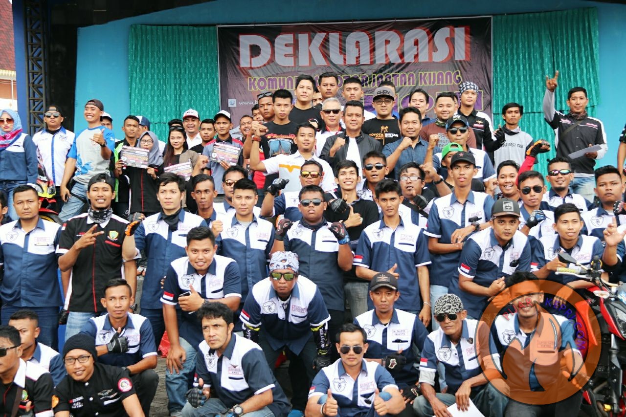 Bupati Bintan Apri Sujadi saat meresmikan pembentukan komunitas Motor Jantan (Mojan) Kijang, Bintan. (Foto: Hum/pijarkepri.com)