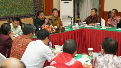 Gubernur Kepri Nurdin saat membuka Rapat Koordinasi Tim Pengendalian Inflasi Daerah (TPID) Kabupaten dan Kota se-Provinsi Kepulauan Riau di Gedung Daerah, Tanjungpinang.
