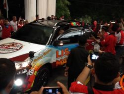 Paslon Wali Kota Tanjungpinang 2018 nomor urut 2 Lis-Maya setibanya di Aston Hotel mengikuti putaran ke dua debat Pilwako putaran ke dua. (Foto: ang)