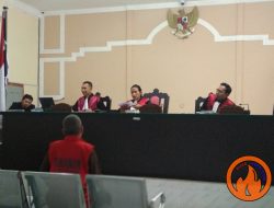 Pengadilan Negeri Tanjungpinang saat menggelar sidang terdakwa perkara pelanggaran ITE, ujaran kebencian, Mustafa Kamal Nurullah di PN Tanjungpinang. (Foto: ang)