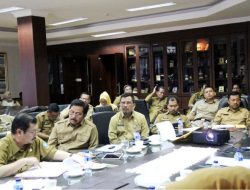 Gubernur Kepri Nurdin Basirun tengah membahas 7 program strategis bersama OPD. (Foto: Hum)
