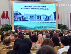 Joko Widodo pagi ini, Senin, 10 Desember 2018, meresmikan Konvensi Nasional Humas 4.0 yang kali ini dibuka di Istana Negara, Jakarta. Agenda tahunan tersebut mengusung tema "Humas 4.0 Tantangan Kebangsaan dan Reputasi Indonesia" yang sejalan dengan kemajuan dunia digital di Indonesia. (Foto: Rusman - Biro Pers Sekretariat Presiden)