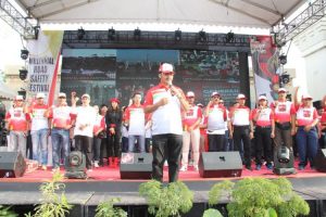 Nurdin saat menghadiri Millenial Road Safety Festival di Dataran Engku Putri, Batam, Ahad (24/2) pagi.
