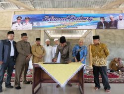 Bupati Bintan Apri Sujadi saat meresmikan Pondok Pesantren Al Ihsan Bintan yang terletak di Jalan. Namling RT.05/RW 02 Desa Toapaya Kec. Toapaya, Selasa (26/3) siang