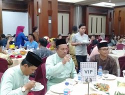 Ket foto: Kepala dinas kebudayaan saat makam malam bersama peserta Triangle Tourism Travelmar ke-2 di Travel Lodge Hotel, Batam. (Foto Istimewa).