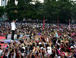 Calon Presiden Nomor 01, Jokowi saat kampanye terbuka di Alun-alun Berebes, Kamis (4/4/2019). (f-TKN-Jokowi-Ma'ruf).