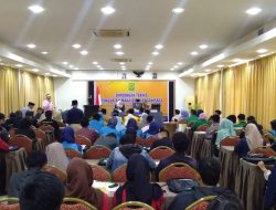Pemuda dan mahasiswa dari berbagai Organisasi dan BEM perguruan tinggi di Tanjungpinang saat mengikuti Bimtek Penguatan Manajemen Organisasi yang diadakan Dispora Tanjungpinang , di Comforta Hotel, Tanjungpinang, Selasa (9/4).