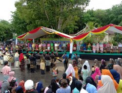 Pawai ta'ruf Seleksi Tilawatil Qur'an (STQ) ke-VIII tingkat Provinsi Kepri, yang dilaksanakan di Kota Kijang, Kecamatan Bintan Timur, Bintan. (f-aci)