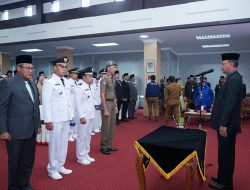 Walikota Tanjungpinang Syahrul saat melantik 12 orang Pejabat Tinggi Pratama, 24 orang Administrator, 135 orang Pengawas dan 48 Jabatan Fungsional Satpol PP sebagai tenaga ahli yang telah mengikuti uji kompetensi.
