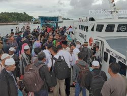 Rombongan kafilah Lingga saat akan berangkat ke Tanjungpinang mengikuti STQ ke VIII Provinsi Kepri, di Bintan. (F-aci)