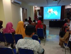 Bupati Lingga, Alias Wello saat menyampaikan kepada para peserta Sosialisasi Pengelolaan Hibah dan Bansos Online, di One Hotel Dabo Singkep.