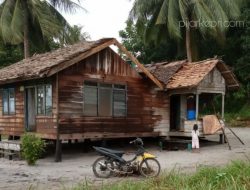 rumah penduduk RT.03/RW.01 Dusun II, Desa Resang, Kecamatan Singkep Selatan, Lingga, Sabtu (18/5/2019). (foto: aci)