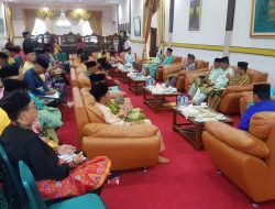 Rapat Koordinasi Pemkab Lingga bersama anggota DPRD Lingga di Gedung Daerah Daik Lingga. (Foto Humas Pemkab Lingga).