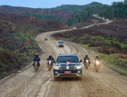 Presiden Joko Widodo saat kunjungan kerjanya di Provinsi Kalimantan Timur hari ini, Selasa, 17 Desember 2019, dengan meninjau lokasi ibu kota negara baru.