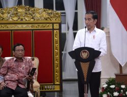 Presiden Joko Widodo beserta seluruh jajaran Kabinet Indonesia Maju menggelar sidang kabinet paripurna untuk membahas penetapan Rencana Pembangunan Jangka Menengah Nasional (RPJMN) 2020-2024, di Istana Negara, Jakarta, pada Senin, 6 Januari 2020.