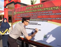 Upacara pencanangan pembangunan ZI di lapangan Apel Polres Lingga. (Foto Humas Polres).