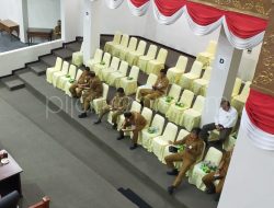 Sejumlah OPD dan stakeholder yang hadir dalam Paripurna penyampaian pandangan Fraksi-Fraksi mengenai tiga Ranperda, di DPRD Kepri, Tanjungpinang, Selasa (18/2/2020). (Foto: pijarkepri)