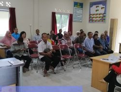 Rapat bersama di Kelurahan Sungai Lumpur mengatasi kelangkaan BBM Minyak Tanah.