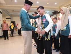 Walikota Tanjungpinang Syahrul saat melantik kepengurusan Forum Anak Kota Tanjungpinang