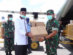 Walikota Tanjungpinang Syahrul saat menerima bantuan APD dan Masker Covid-19 untuk Tanjungpinang di Bandara RHF