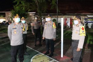 Kapolres Lingga pimpin apel pengamanan malam tahun baru. (Humas Polres Lingga).