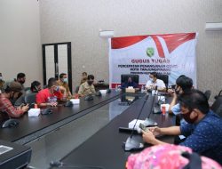 Plt Walikota Tanjungpinang, Rahma saat konfrensi pers bersama sejumlah media terkait penyaluran BLT untjk masyarakat, di Kantor Walikota Tanjungpinang, Senggarang, Selasa (14/7/2020)