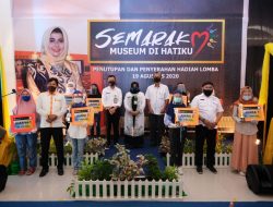 Plt. Walikota Tanjungpinang, Hj. Rahma, S.IP saat menghadiri penutupan dan penyerahan hadiah Semarak Museum Dihatiku yang dilaksanakan di Museum Sultan Sulaiman Badrul Alamsyah, Rabu (19/8) siang.