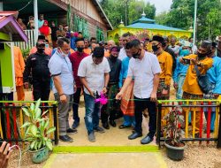 Wakil Bupati Lingga Muhammad Nizar di dampingi Ketua DPRD Lingga dan Ketua Komisi III DPRD Lingga, saat menghadiri syukuran Desa persiapan Bendahara, Minggu, (6/9/2020).