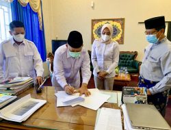 Endang Abdullah Antar Berkas Cawawako Tanjungpinang ke DPRD