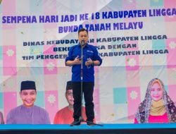 Bupati Lingga M Nizar saat eresmikan Sistem Penyediaan Air Minum (SPAM) di Desa Kelombok, Kecamatan Lingga, Sabtu (13/11/2021)
