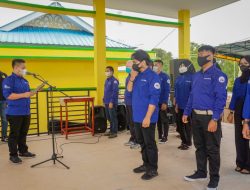 Bupati Lingga, Muhammad Nizar mengukuhkan pengurus Generasi Pesona Indonesia (Genpi) Kabupaten Lingga sekaligus meresmikan ruang Tourism Information Center (TIC) dan pusat kuliner di Tanjung Buton, Daik Lingga, Sabtu (13/11/2021).