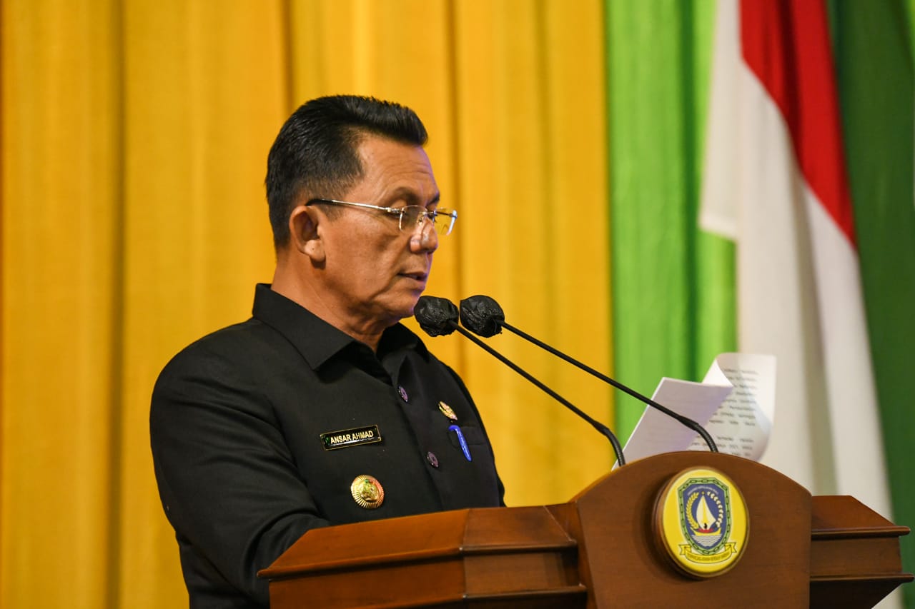 Gubernur Kepulauan Riau Ansar Ahmad menyampaikan secara langsung Laporan Keterangan Pertanggungjawaban (LKPj) Kepala Daerah Provinsi Kepri Tahun 2021 dalam Sidang Paripurna DPRD Kepri, di ruang sidang utama Balairung Raja Khalid, Dompak, Tanjungpinang, Kamis (31/01).