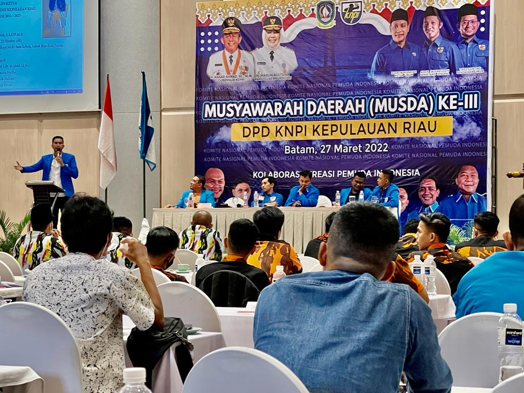 M Teddy Nuh, saat menyampaikan sambutan usai terpilih sebagai Ketua DPD KNPI Kepri, pada Musda KNPI Kepri, di Haris Hotel, Batam, Minggu (27/3/2022). (Foto: Khoirul Efendi)