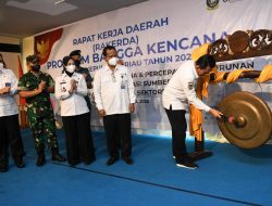 Gubernur Kepulauan Riau H. Ansar Ahmad resmi membuka Rapat Kerja Daerah (Rakerda) Bangga Kencana yang digelar Badan Kependudukan Dan Keluarga Berencana Nasional (BKKBN) Perwakilan Kepri di Hotel CK Tanjungpinang, Rabu (13/4).