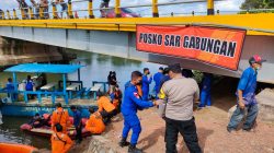 Tim SAR Gabungan mendirikan posko SAR gabungan, diJalan Lintas Barat, Bintan, Senin (25/4/2022) dalam misi pencarian anak diterkam buaya. (Foto: Humas Basarnas Tanjungpinang)