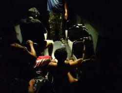 Kapal Pengangkut 30 Tenaga Kerja Ilegal Tenggelam di Laut Batam, Kepri. Sejumlah TKI diselematkan tim SAR gabungan. 7 orang masih dalam pencarian. (Foto: Basarnas Tanjungpinang)