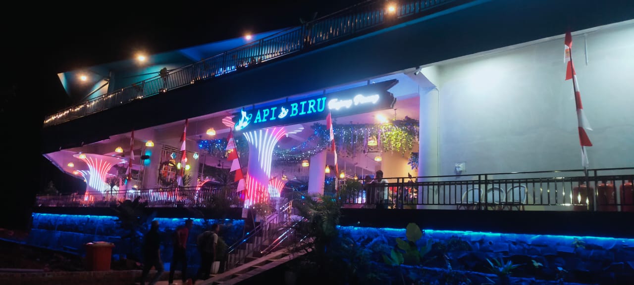 Api Biru Bar dan Seafood Resto, di JL. Hang Tuah, Tepi Laut, Melayu Square, Tanjungpinang, Kepulauan Riau, Rabu (17/8/2022). (Foto: pijarkepri.com)