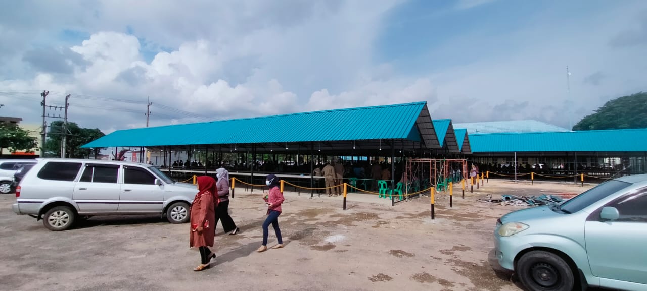Pasar sementara untuk pedagang pasar baru 1 dan 2, di Belakang Kantor Dinas Kependudukan Kota Tanjungpinang, Jumat (16/9/2022). (Foto: pijarkepri.com)
