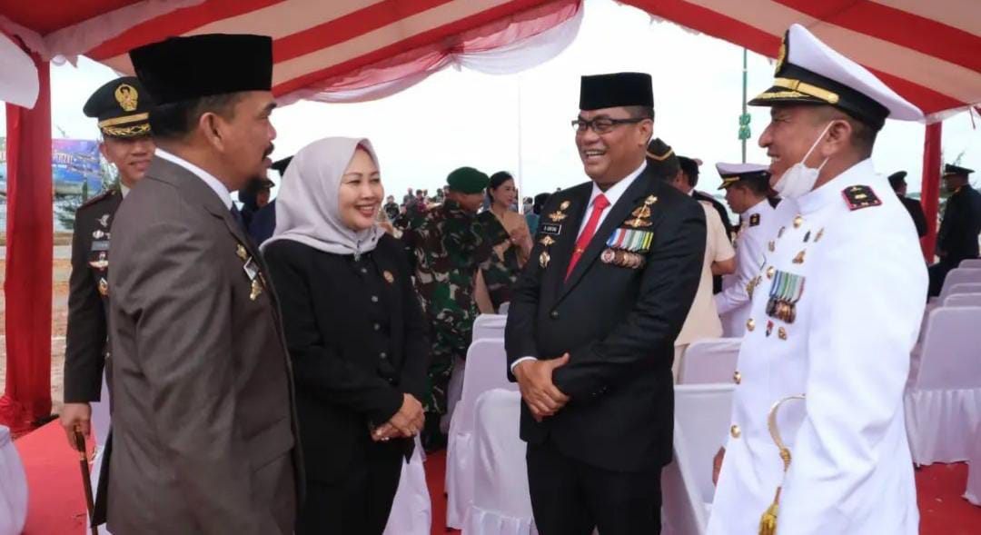 Ketua DPRD Kota Tanjungpinang Hj. Yuniarni Pustoko Weni, SH menghadiri Upacara Peringatan HUT TNI Ke – 77 yang dilaksanakan di Gedung Gonggong Laman Bunda Tanjungpinang Kota, Rabu (06/10).