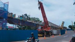 Proyek Jalan Fly Over, di simpang Jalan Basuki Rahmat terusan Jalan Dompak, Senin (24/10/2022). (Foto: pijarkepri.com)