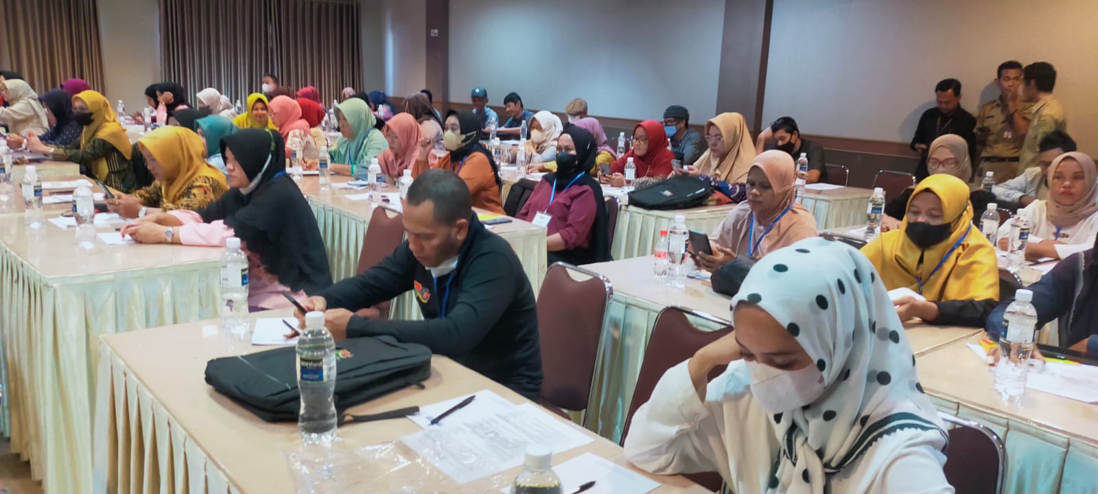 Pelaku IKM saat mengikuti pelatihan digital literasi bagi IKM Tanjungpinang 2022 yang diselenggarakan Disperdagin Tanjungpinang, di Plaza Hotel, Tanjungpinang, Selasa (22/11/2022)