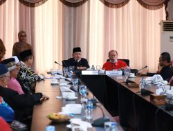 DPRD Provinsi Kepulauan Riau saat menerima kunjungan tamu dari Malaysia, yaitu Veteran UMNO Bahagian Pontian (Organisasi Kebangsaan Melayu Bersatu) di Gedung Serba Guna Lantai tiga DPRD Kepulauan Riau, Selasa, (31/01/2023) sian