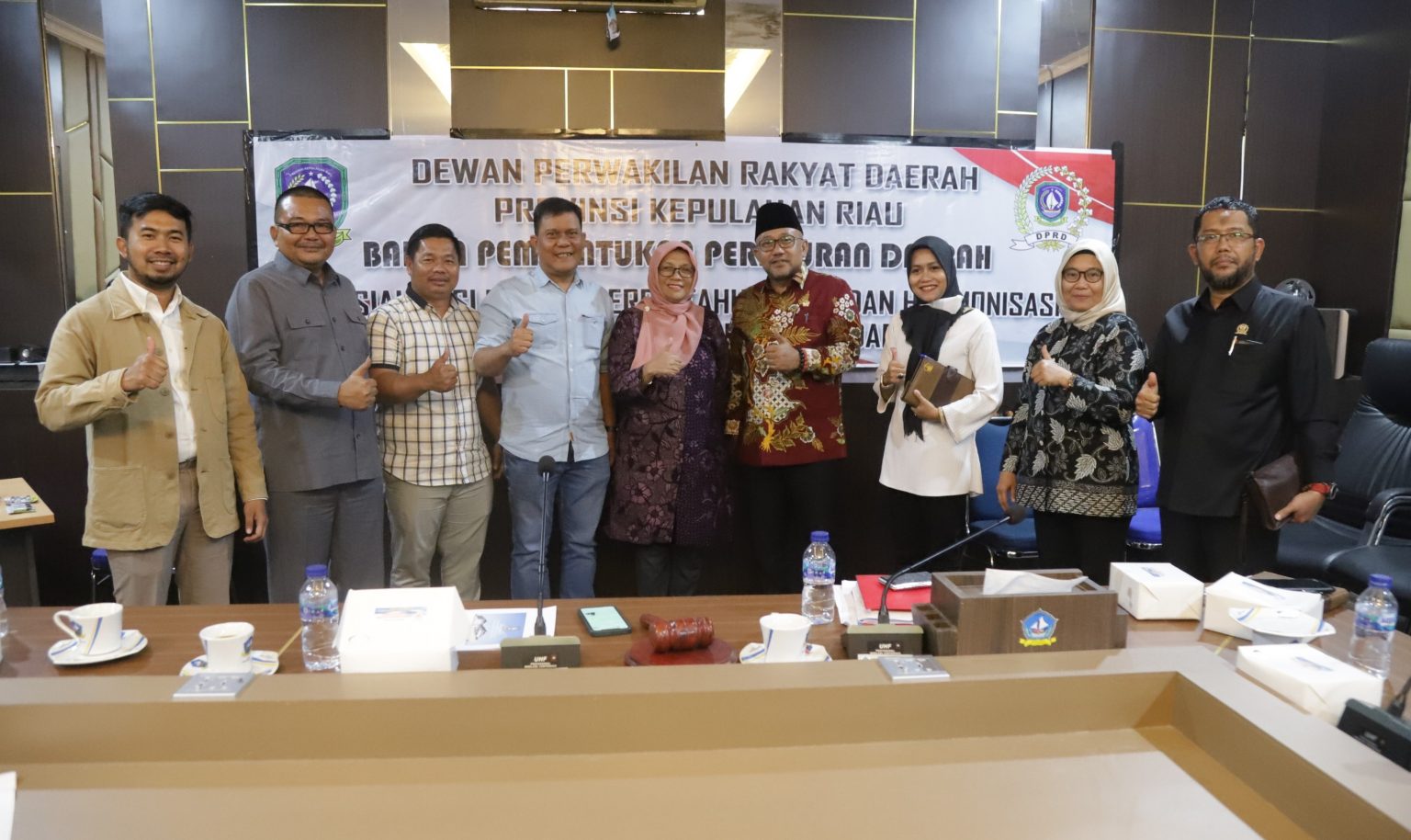 Bapemperda Provinsi Kepulauan Riau saat kunjungan kerja ke DPRD Kabupaten Bintan, Rabu (15/2/2023).