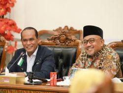 Badan Pembentukan Peraturan Daerah (BAPEMPERDA) DPRD Provinsi Kepulauan Riau mengunjungi DPRD Kota Tanjungpinang dalam rangka Kunjungan Kerja (KUNKER), di Gedung DPRD Tanjungpinang, Senggarang, Senin (20/2/2023)