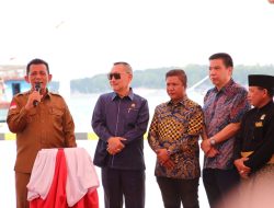 Anggota DPRD Kepri mengikkuti jalannya acara peresmian proyek Integrasi Dermaga Pelantar Kota Tanjungpinang. Guburnernur Kperi, Ansar Ahmad meresmikan Integrasi dermaga Pelantar 1 dan 2 Kota Tanjungpinang, Kepulauan Riau, Selasa (21/2/2023)