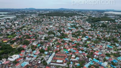 Gambar udara dari drone pemukiman penduduk di Kota Tanjungpinang, Kepuluan Riau, Selasa (16/5/2023). (Foto: Aji Anugraha/pijarkepri.com)