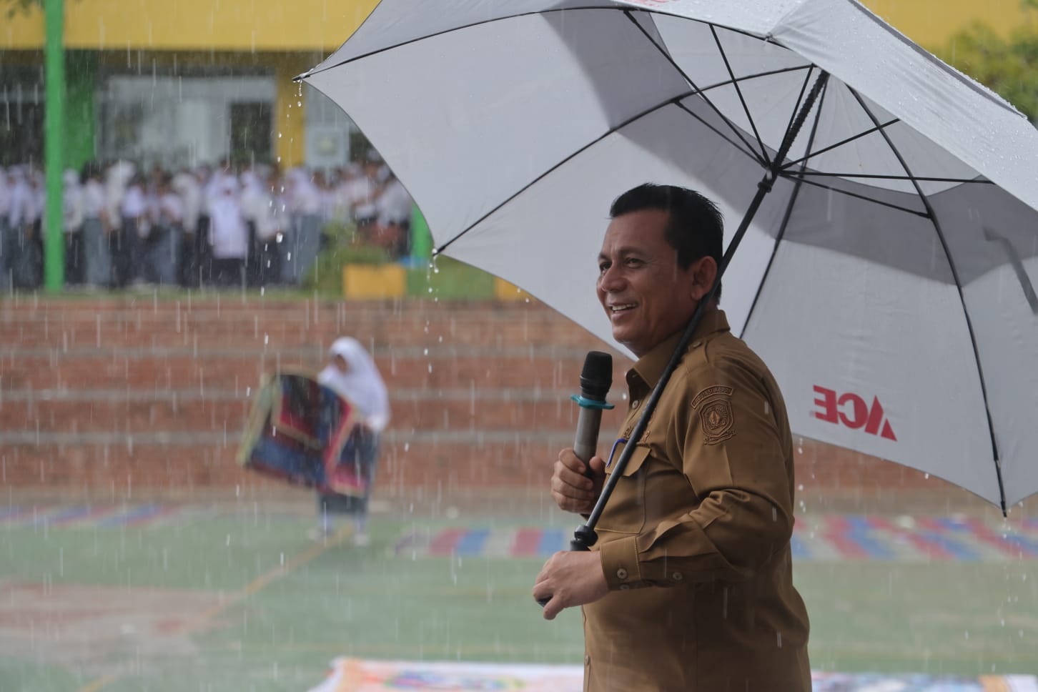 Gubernur Kepri Ansar Ahmad, di SMKN 1 Tanjungpinang,  Selasa (11/07).